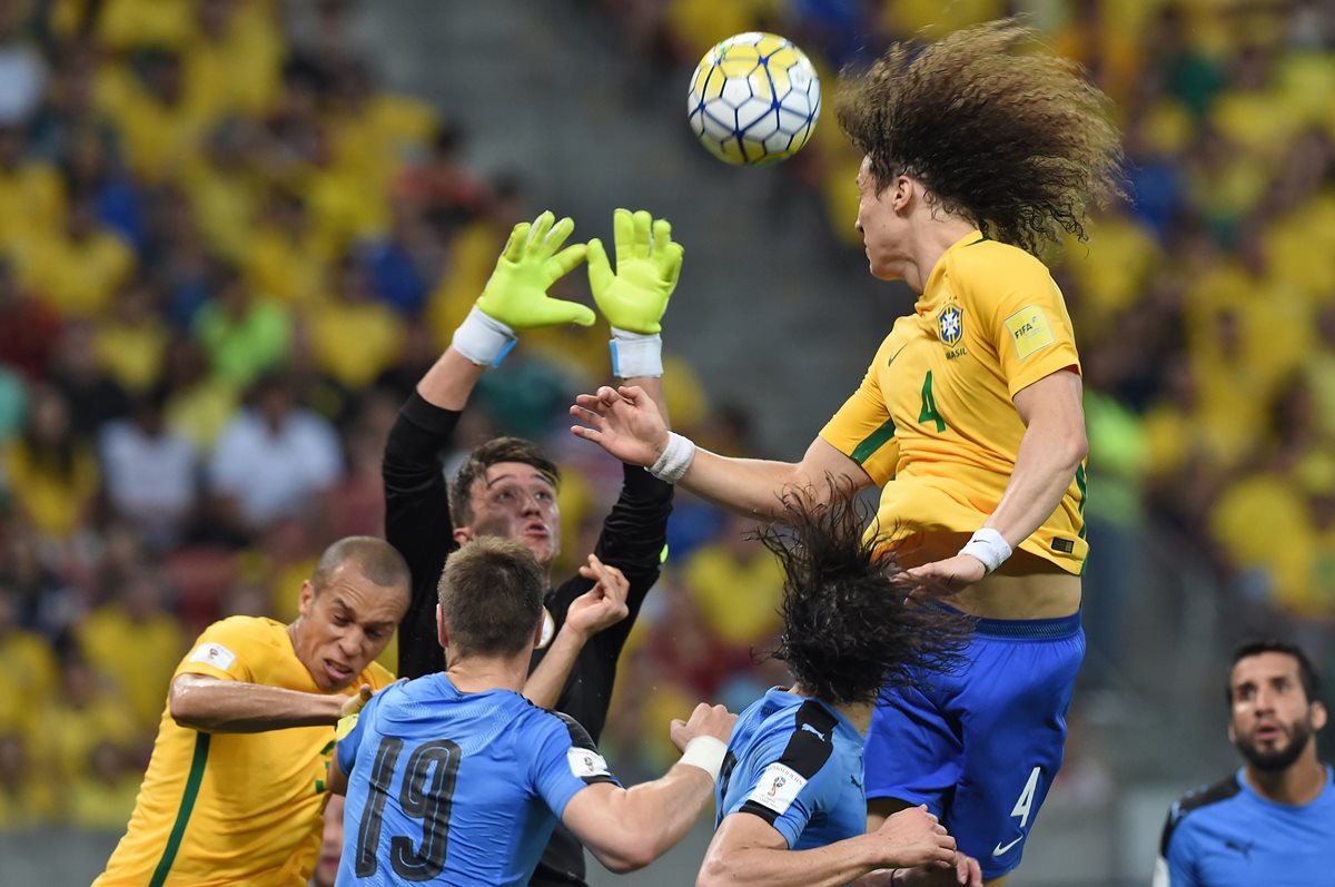 El arquero del Galatasaray de Turquía, Fernando Muslera, quebrará este martes el récord como portero con mayor cantidad de juegos por la selección de Uruguay. (Foto Prensa Libre: AFP)