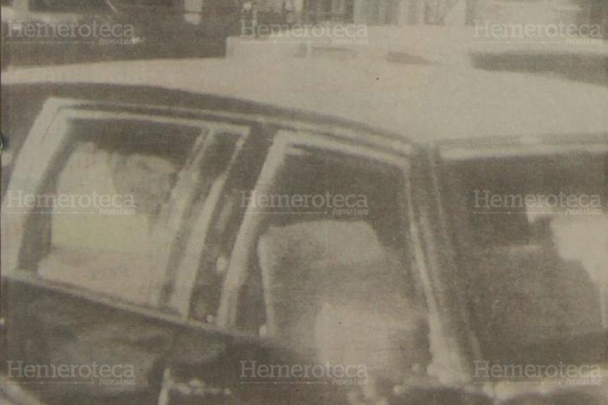 Imagen tomada de un video en donde se ve al gobernante en un auto negro. (Foto: Hemeroteca PL)