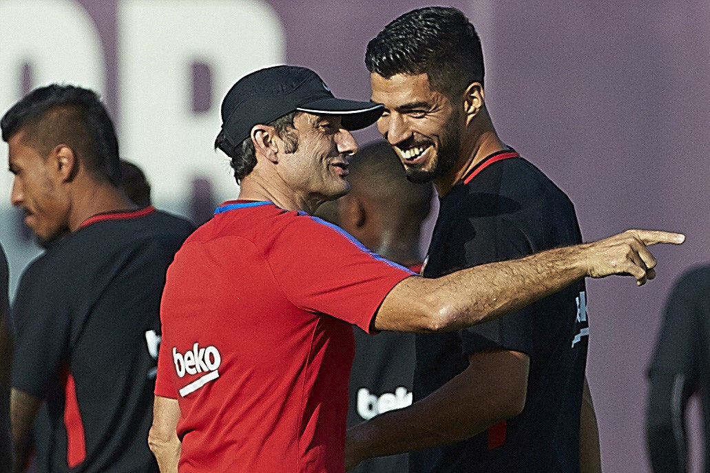 El delantero Luis Suárez puede ser una opción para el duelo frente Alavés. (Foto Prensa Libre: EFE)