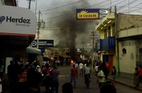 Tensión se vive en Patulul luego de linchamiento de un presunto delincuente. (Foto Prensa Libre: Melvin J. Popá)