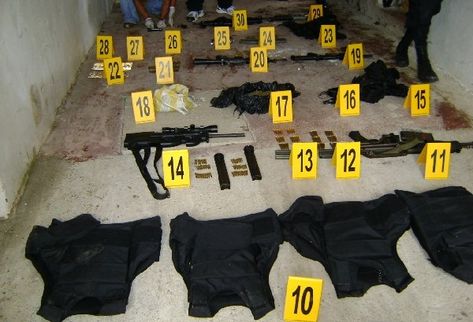 Autoridades incautan armas ofensivas, chalecos antibalas  y  granadas, halladas  en una casa   en San Pedro Carchá.