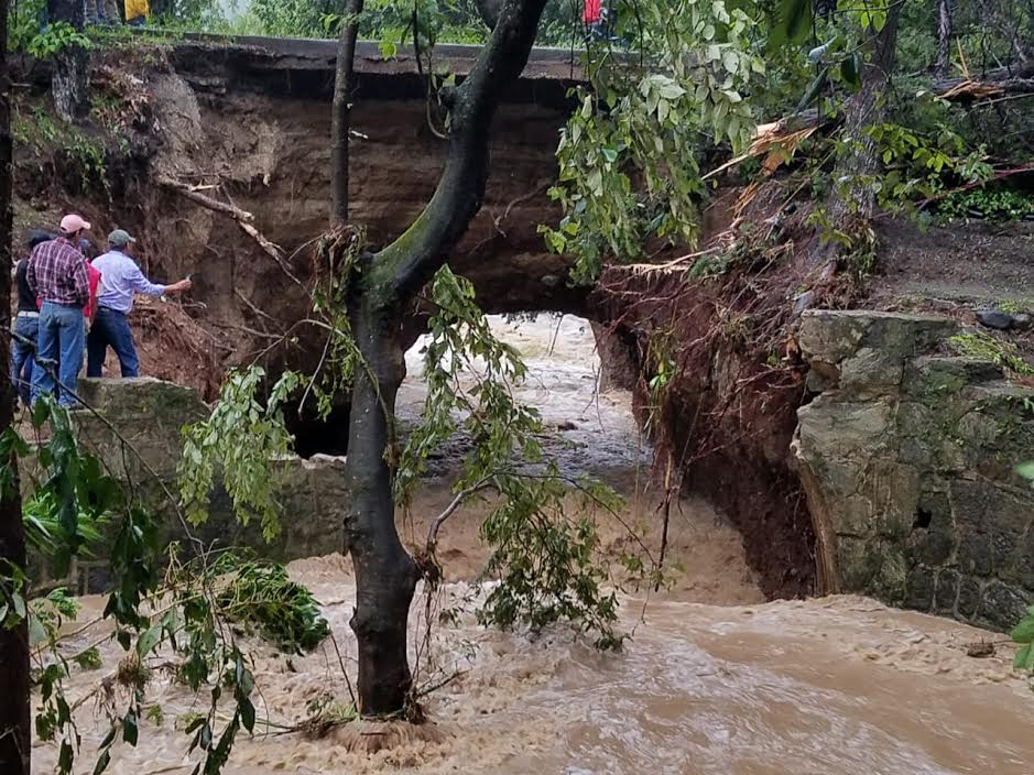 Ruta entre Quetzaltenango y Huehuetenango permanece cerrada, por colapso de tramo carretero. (Foto Prensa Libre: Fred Rivera)