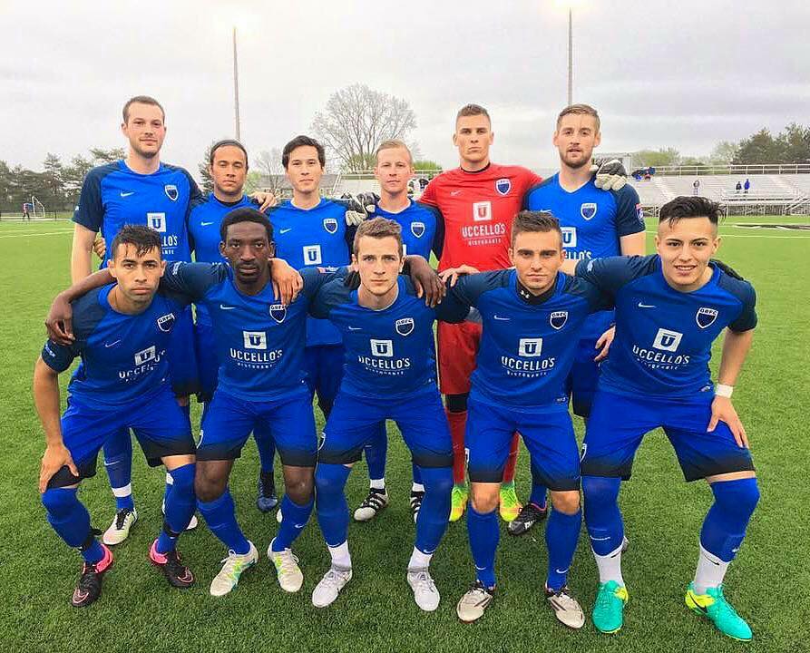 Alexis Méndez -primero de la derecha- jugó con el Grand Rapids, su último equipo ante de llegar a los superchivos. (Foto Prensa Libre: Cortesía)