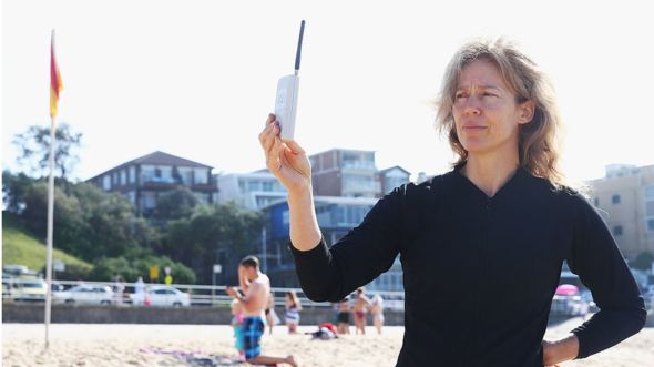 Aparatos como este medidor de "electrosmog" permiten detectar el nivel de polución de las ondas electromagnéticas. GETTY IMAGES