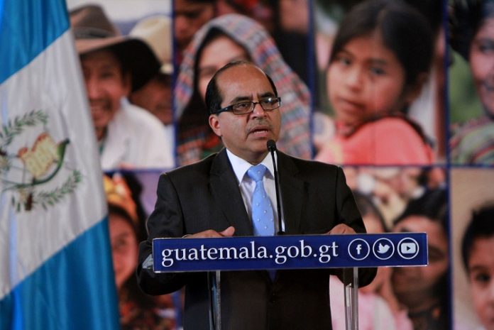 Óscar Hugo López, ministro de Educación, confirmó que apelaron el fallo ante la CC la semana pasada y que esperan la resolución final, la que acatarán, sea cuál sea. (Foto Prensa Libre: Hemeroteca PL)