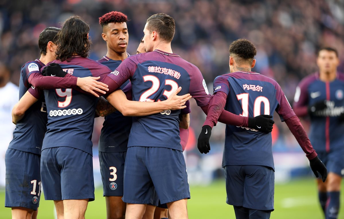 Los jugadores del PSG sellaron un pacto de unidad de cara al partido de vuelta de vuelta frente al Real Madrid en la Champions League. (Foto Prensa Libre: AFP)