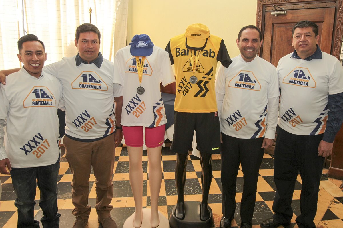 Los organizadores presentaro la tradicional Carrera del Ingeniero en su edición 35 que se correrá el próximo domingo. (Foto Prensa Libre: Norvin Mendoza)