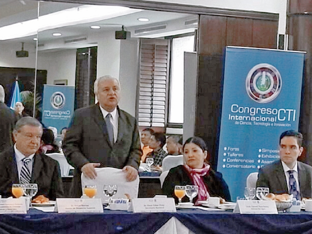 Representantes de Senacyt anunciaron el IV Congreso Internacional de Ciencia y Tecnología. (Foto Prensa Libre: N. Gándara)