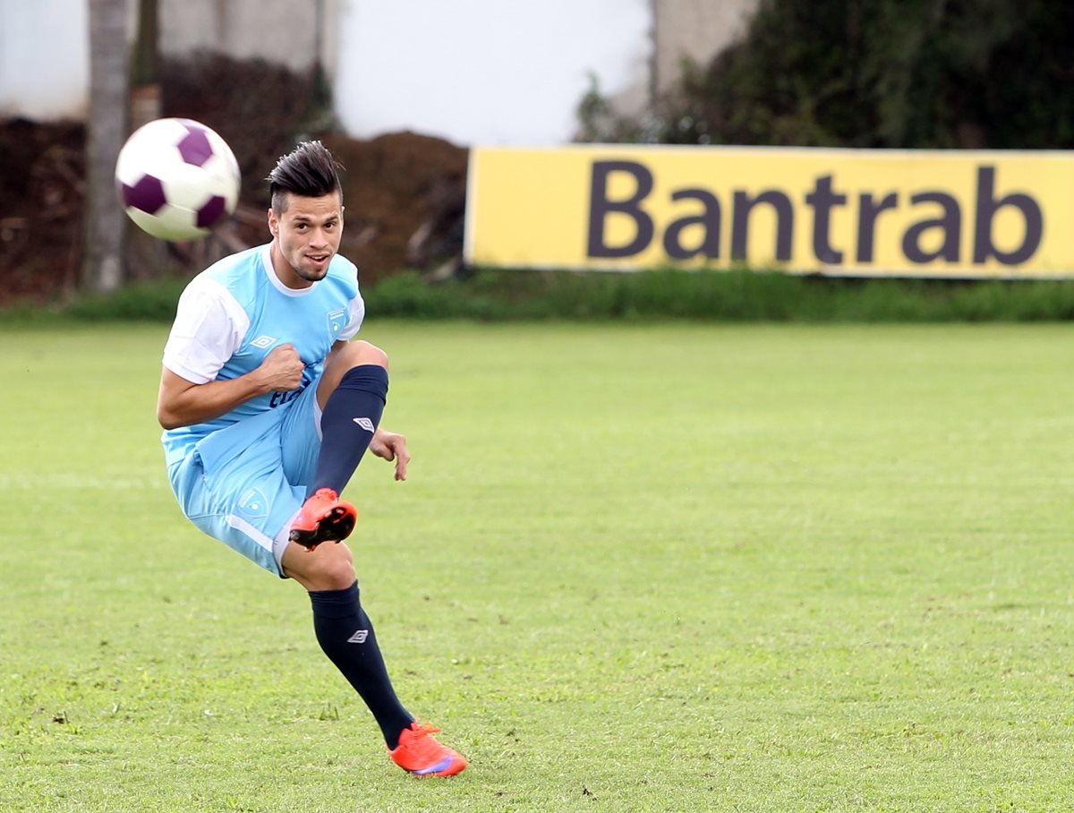 El legionario Cincotta, durante el entrenamiento de ayer. (Foto Prensa Libre: Edwin Fajardo)