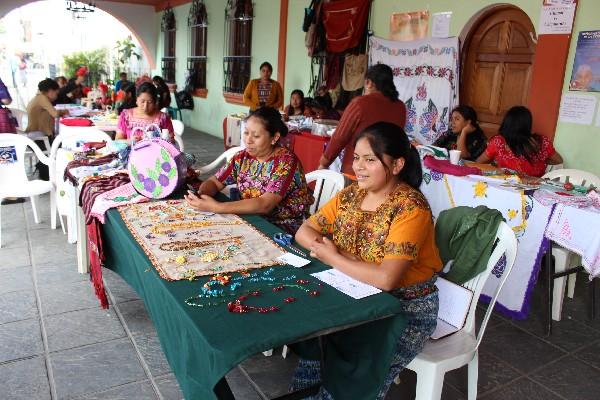 participantes en   cursos venden sus productos.