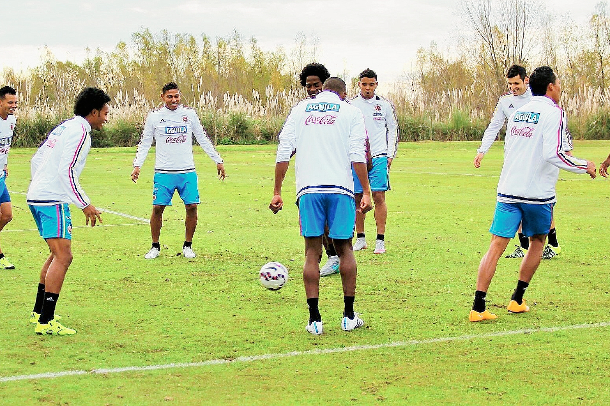 Colombia en el penúltimo entrenamiento que desarrolló en tierras argentinas (Foto Prensa Libre: EFE)