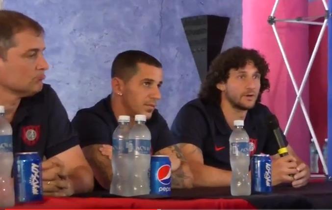 El técnico Diego Aguirre, los jugadores Fabricio Coloccini y Leandro Romagnoli durante la conferencia de prensa previo al duelo frente a Municipal. (Foto Prensa Libre: Edwin Fajardo)