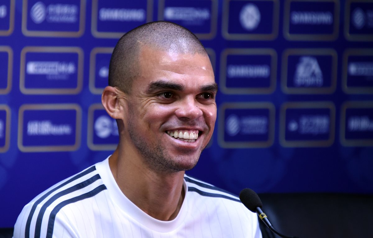 Pepe durante la conferencia de prensa de este domingo en Pekín. (Foto Prensa Libre: AFP)