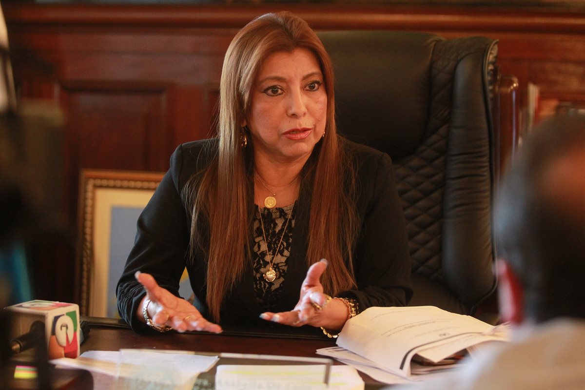 Ministerio Público investiga plazas fantasma en el Registro de la Propiedad que fueron aprobadas durante la gestión de Anabella de León. (Foto Prensa Libre: Hemeroteca PL)