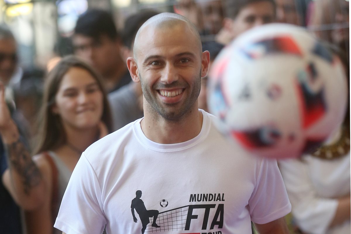 Mascherano durante la presentación de la primera Copa del Mundo de Futbol Tenis. (Foto Prensa Libre: EFE)