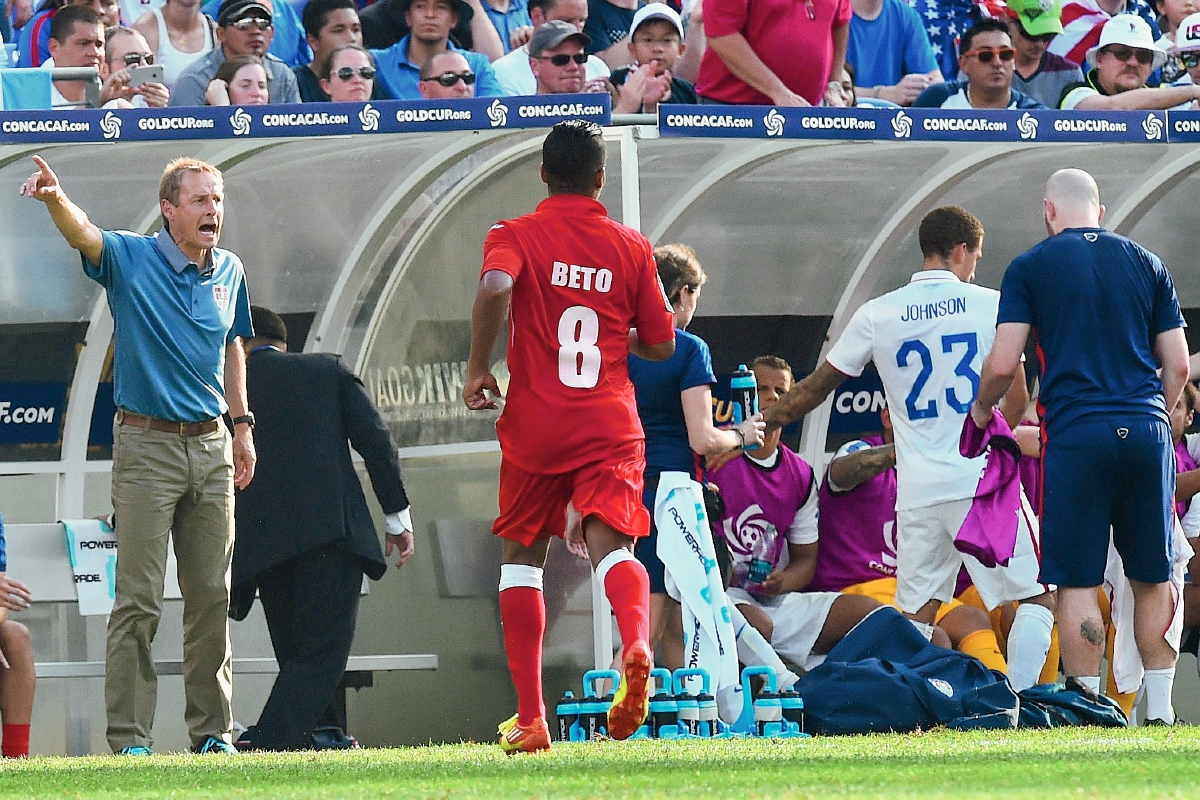 Jürgen Klinsmann espera conducir a Estados Unidos a la gran final. (Foto Prensa Libre: AFP)