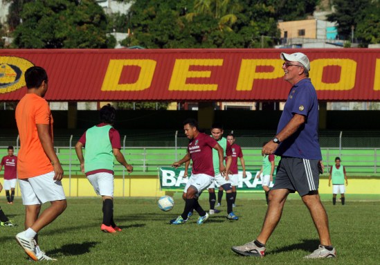 El técnico Ariel Sena, busca hacer historia con Guastatoya. (Foto Prensa Libre: Hugo Oliva)