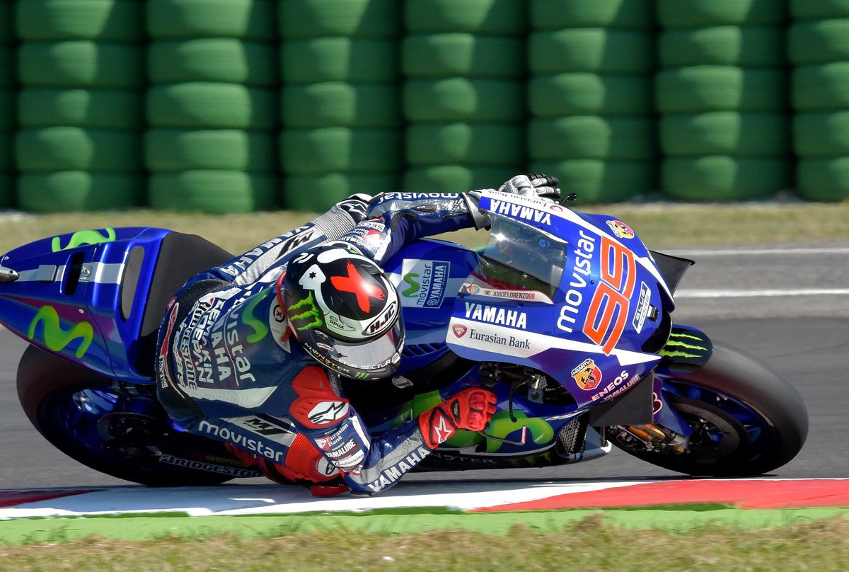 Jorge Lorenzo este viernes durante la segunda ronda de la práctica en el GP de San Marino. (Foto Prensa Libre: AFP)