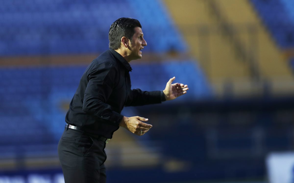 El técnico de Comunicaciones, Ronald González, espera que los árbitros realicen un buen trabajo en el partido frente Antigua GFC. (Foto Prensa Libre: Hemeroteca PL)