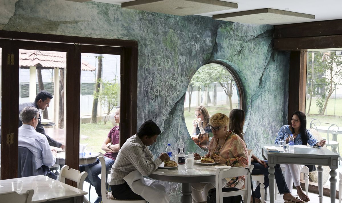 Esta fotografía tomada en diciembre del 2015 muestra el restaurante que fue atacado. (Foto Prensa Libre: EFE).