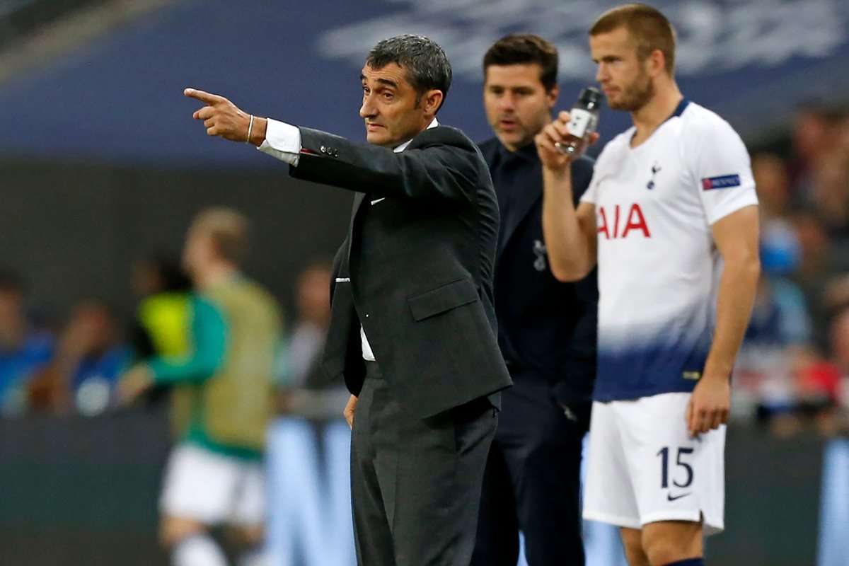 Ernesto Valverde da instrucciones en el duelo contra el Tottenhman. (Foto Prensa Libre: AFP).