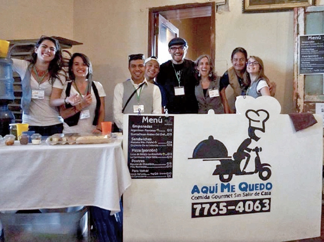 Parte del equipo del movimiento Aquí Me Quedo, durante su participación en el evento social TEDx en Quetzaltenango. (Foto Prensa Libre: Cortesía)