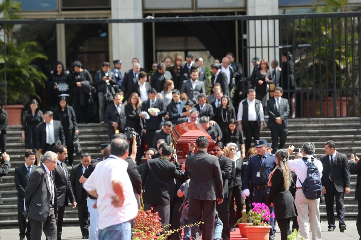 Magistrados y jueces ofrecieron un homenaje póstumo al expresidente de la CSJ José Arturo Sierra. (Foto Prensa Libre: Érick Ávila)