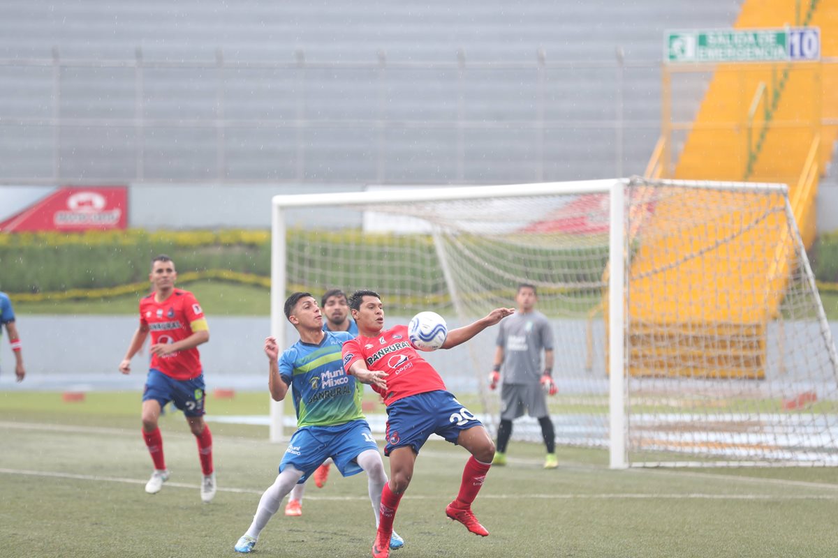 Los escarlatas han tenido una temporada difícil, en el torneo de Liga son octavos. (Foto Prensa Libre: Edwin Fajardo)