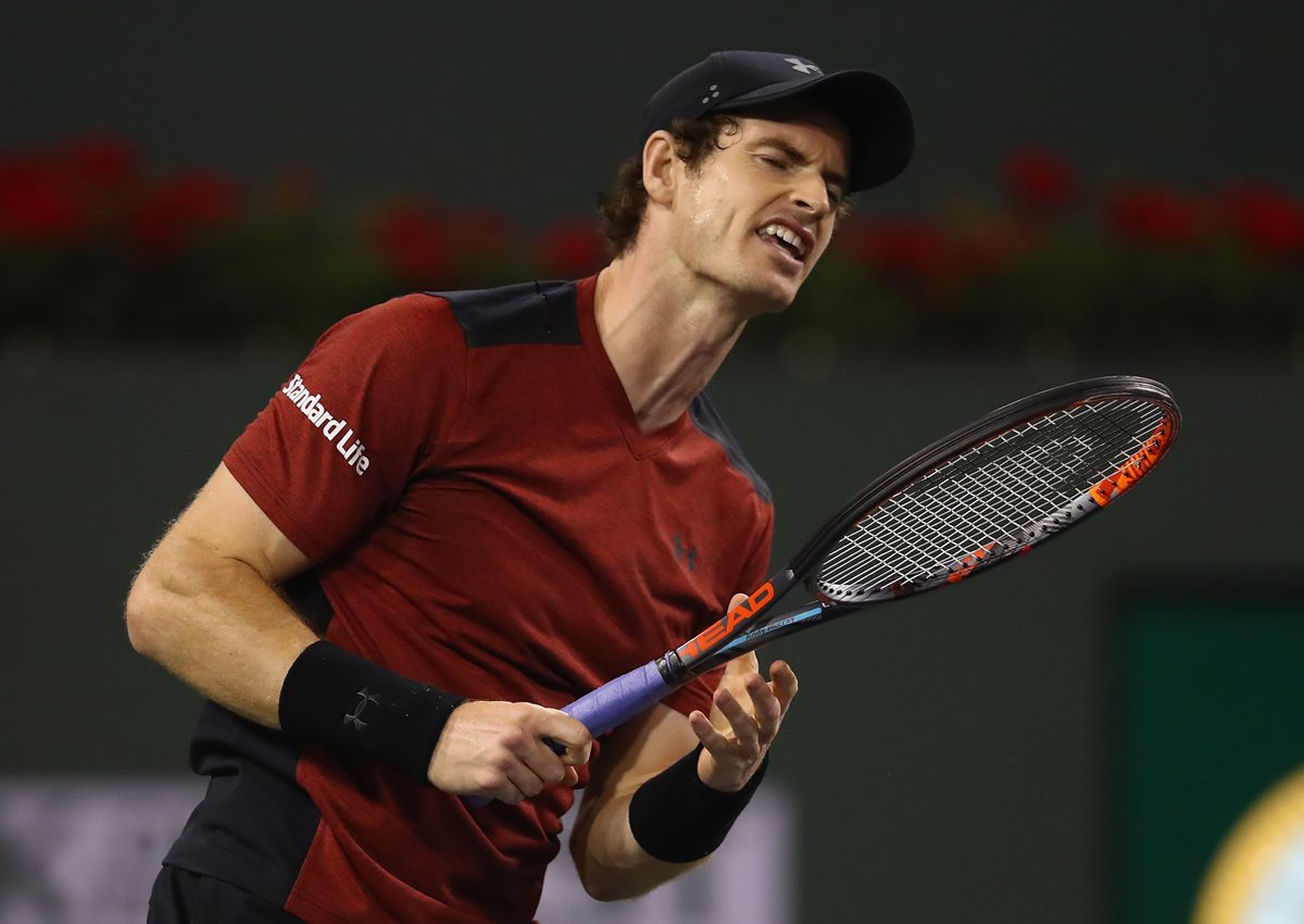 Andy Murray se lamenta luego de su eliminación en la primera ronda del Másters 1000 de Estados Unidos. (Foto Prensa Libre: EFE)