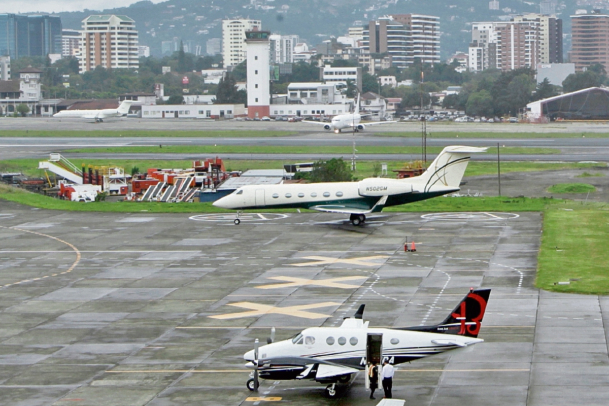 En Noviembre la OACI ejecutará una auditoria y emitirá sus observaciones sobre las condiciones de la terminal aérea. (FOTO PRENSA LIBRE: EDWIN BERCIAN)