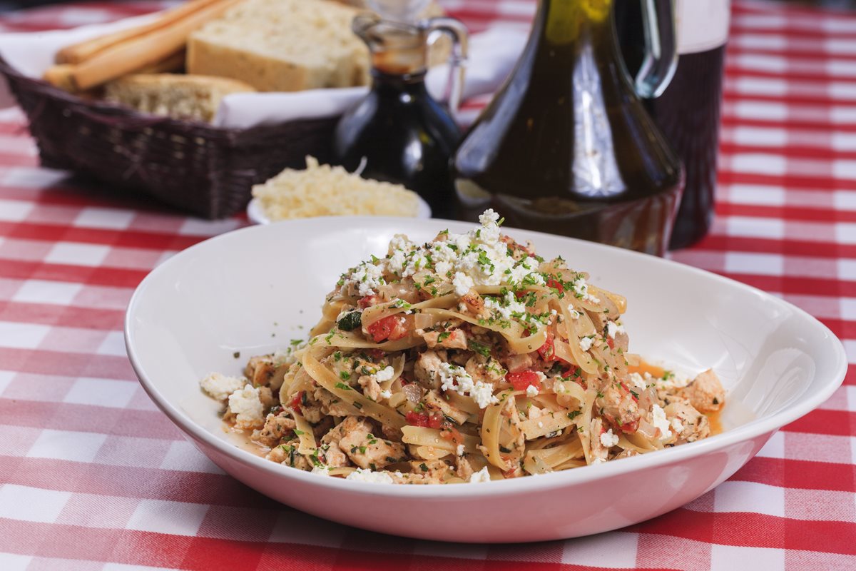 Esta deliciosa pasta de pollo y queso feta es fácil y rápida de hacer, además de deliciosa. (Foto Prensa Libre: Juan Diego González).