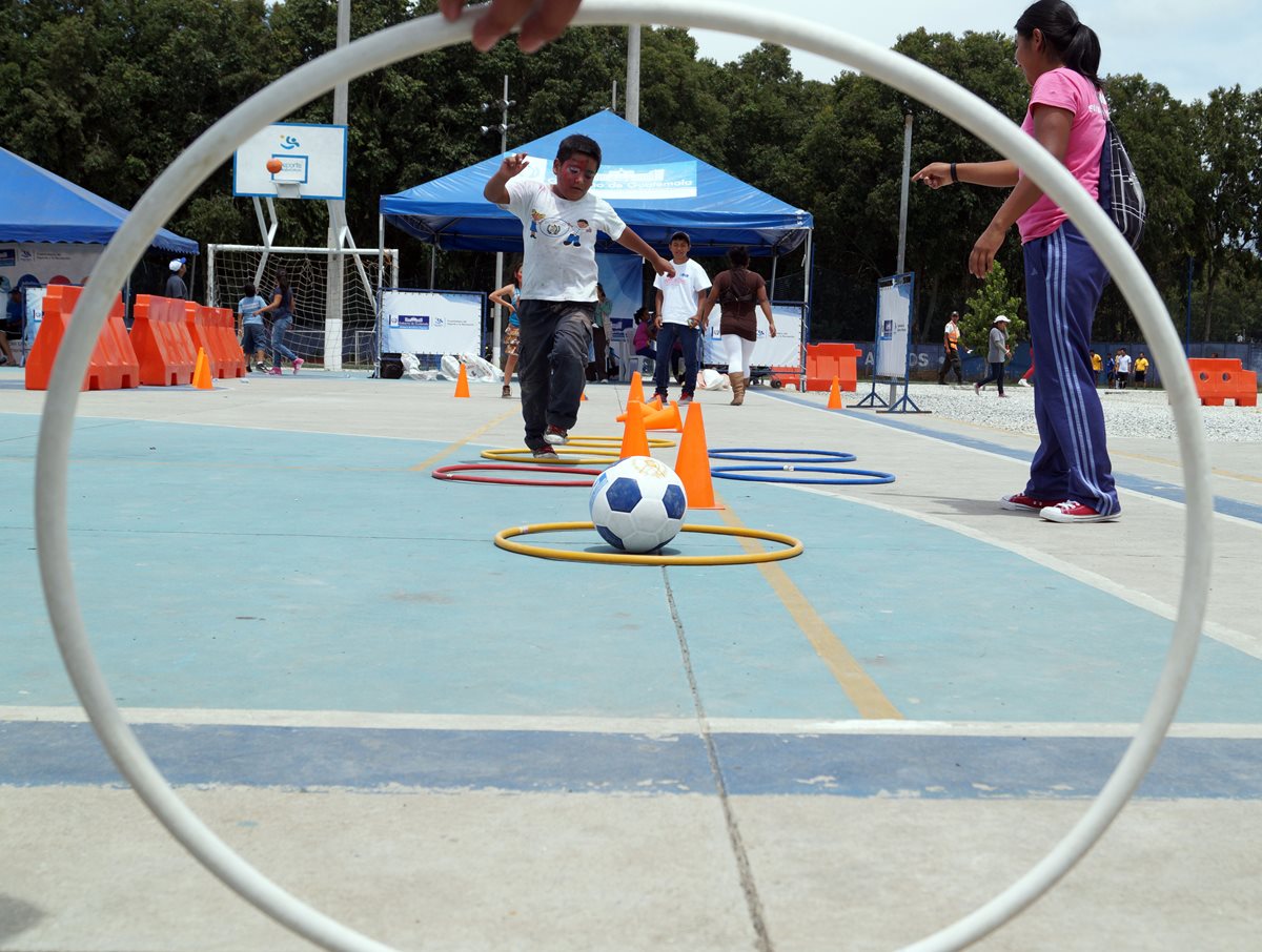 Es necesario que los niños puedan invertir el tiempo en actividades que les ayuden a complementar sus estudios. (Foto Prensa Libre: Cortesía)