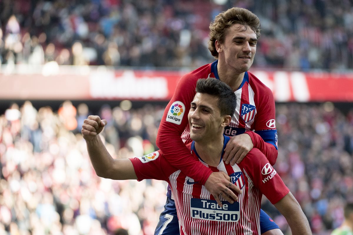 Neymar y Rodrigo anotaron en la victoria del Atlético de Madrid sobre el Alavés. (Foto Prensa Libre: AFP)