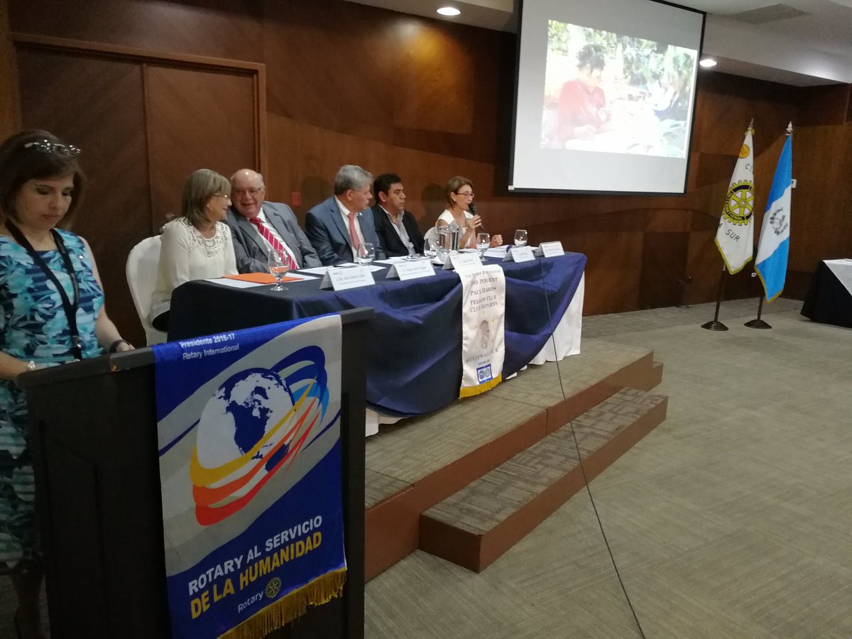 Integrantes de Club brindan conferencia de prensa para informar de sus logros. (Foto Prensa Libre: Oscar García).