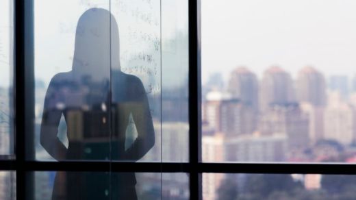 Son muchos los cambios que experimentan los jóvenes adultos. Algunos de ellos los obligan a alejarse de los amigos con los que crecieron. ISTOCK/GETTY IMAGES