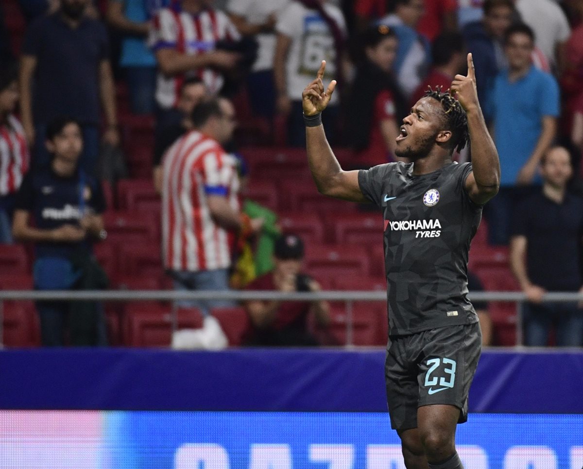 Michy Batshuayi celebra el gol de la victoria del Chelsea contra el Atlético de Madrid. (Foto Prensa Libre: AFP)