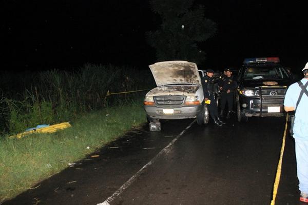 La familia viajaba en un picop, y descendieron en el lugar para repararlo, momento en que aparecieron los delincuentes. (Foto Prensa Libre: Estuardo Paredes)<br _mce_bogus="1"/>