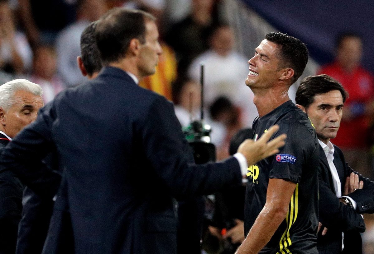 CR7 no pudo contener el llanto tras su expulsión. (Foto Prensa Libre: EFE)