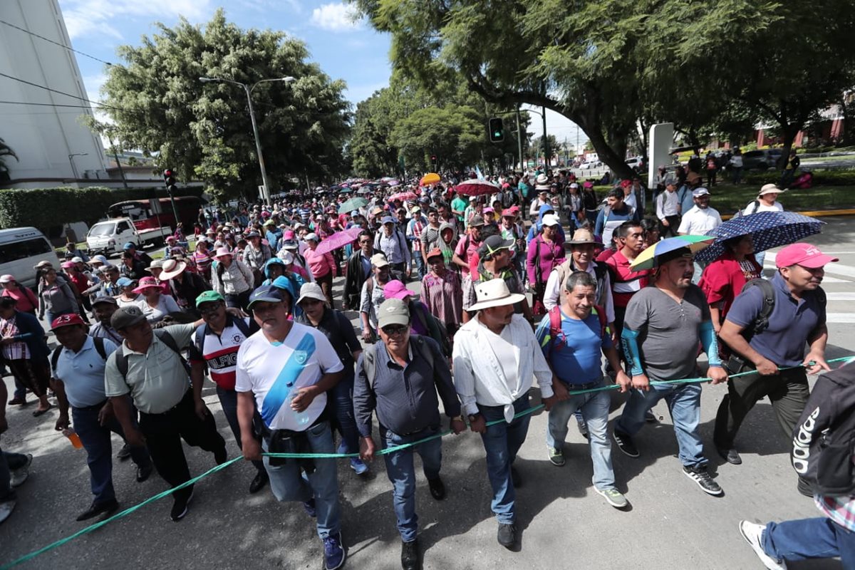 Sindicato presionó en diciembre último al Congreso para conseguir el financiamiento a pacto colectivo del magisterio. (Foto Prensa Libre: Hemeroteca PL)