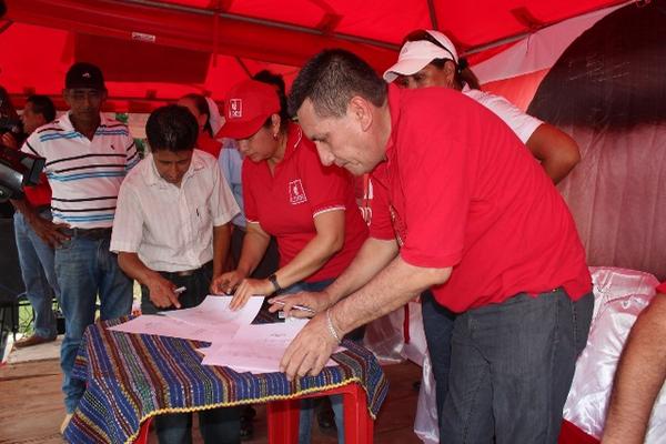 Legisladores de la bancada líder en Suchitepéquez (Foto Prensa Libre: DANILO LÓPEZ).