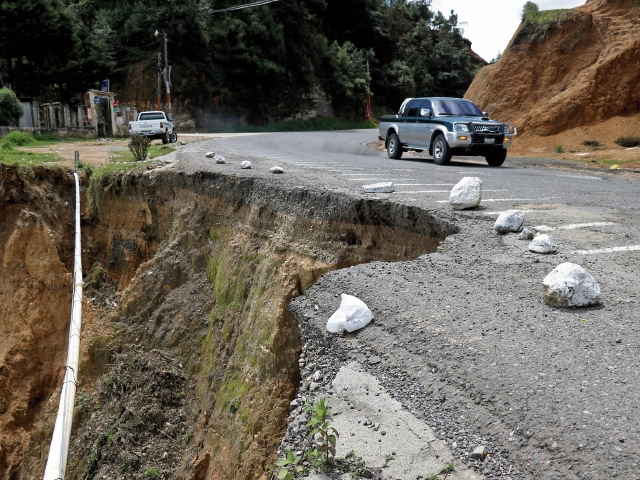 El Ejecutivo propondrá una iniciativa de ley para desarrollar inversiones público-privado en infraestructura de carreteras. (Foto Prensa Libre: Mike Castillo)