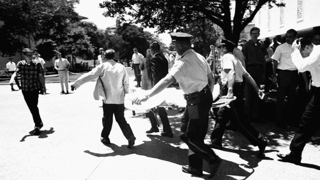 El tiroteo en la Universidad de Texas derivó en la creación de los equipos de asalto SWAT en Estados Unidos. AP