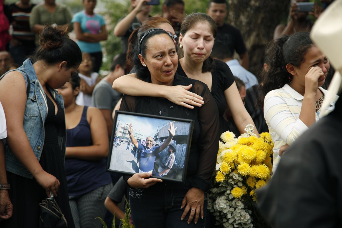 La final del campeonato hondureño entre Motagua y el Honduras Progreso causó la muerte de cuatro aficionados. (Foto Prensa Libre: AP).