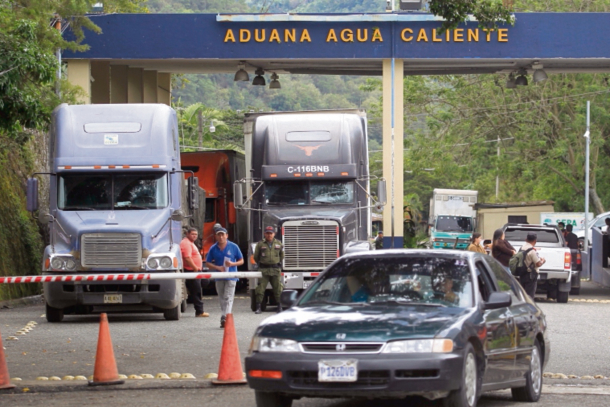 la SAT mantendría por cuarto año consecutivo un agujero fiscal al no alcanzar con las metas. (Foto Prensa Libre: EDWIN BERCIAN)