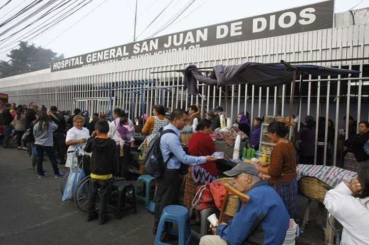 En las camas donde descansan los estudiantes de Medicina, del Hospital San Juan de Dios, se han detectado chiches caminando entre las sábanas. (Foto Prensa Libre: Hemeroteca PL)