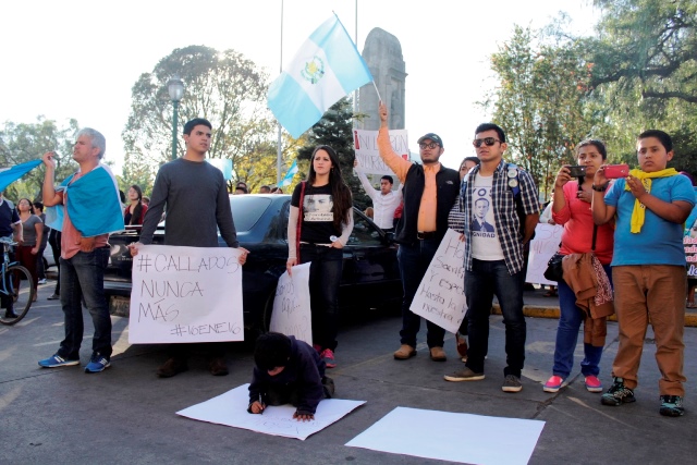 Quetzaltecos de diversos sectores se unieron este sábado al llamado "Estamos Aquí". (Foto Prensa Libre: María José Longo)