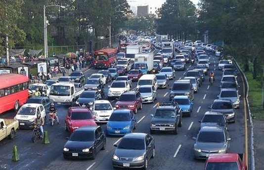 Tome en cuenta que comienza las clases y debe salir con 25 minutos de anticipación. (Foto Prensa Libre: Hemeroteca)