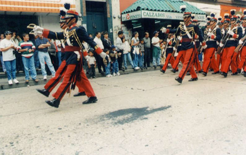 El carbón hacía alusión a las aldeas arrasadas y los crímenes atribuidos a militares durante los años de la guerra. (Foto Prensa Libre: Hemeroteca PL)