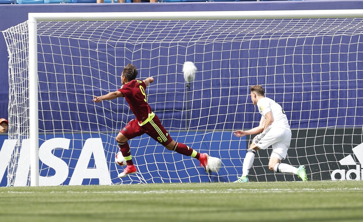 Ronaldo Peña, de Venezuela, ha demostrado sus grandes cualidades de "9" en el Mundial Sub 20. (Foto Prensa Libre: EFE)