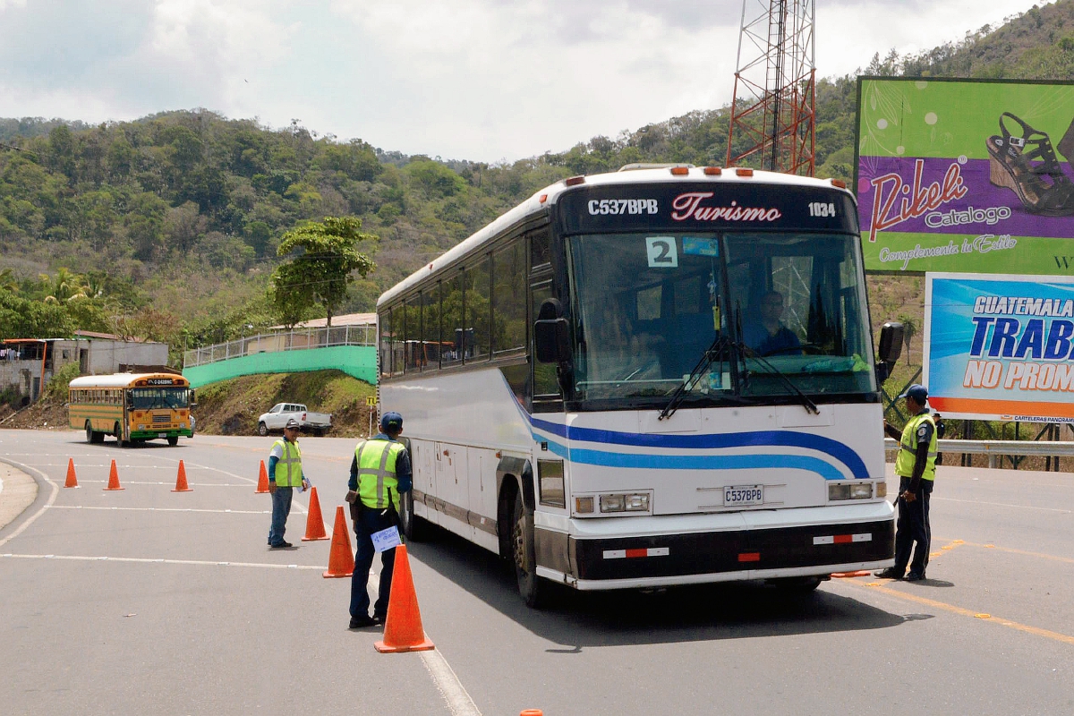 Campamento instalado en el km 65.5 de la ruta a El Salvador, en Cuilapa. (Foto Prensa Libre: Oswaldo Cardona)